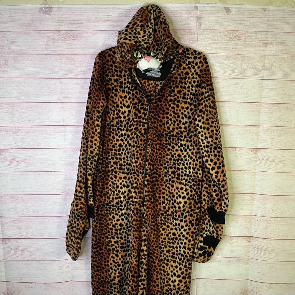 Xhilaration Plush‎ Leopard Hoodie Sleepwear Size Medium